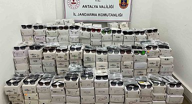 Antalya'da 16 bin adet kaçak güneş gözlüğü yakalandı