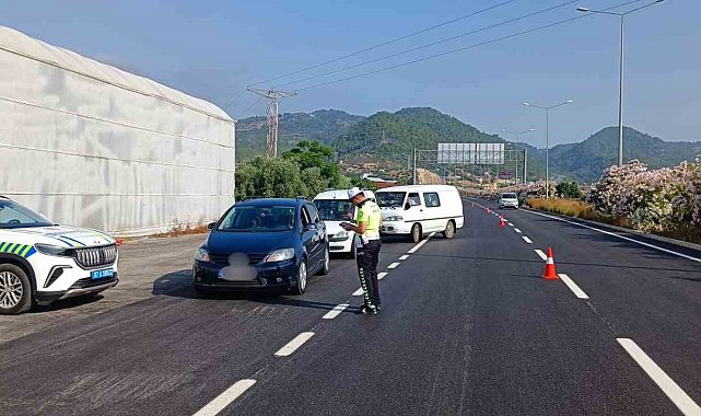 Antalya'da 2 haftada 33 bini aşkın sürücüye ceza kesildi