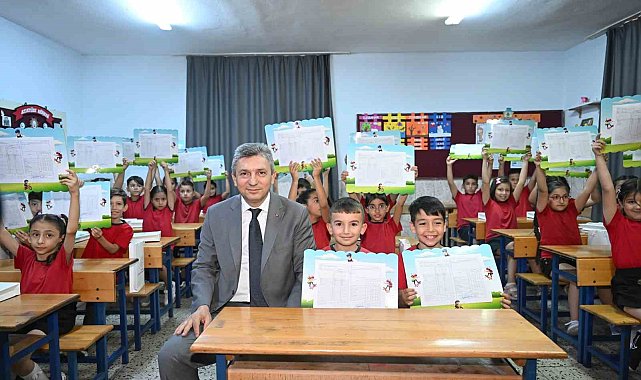 Antalya'da 485 bin 783 öğrenci karne heyecanı yaşadı