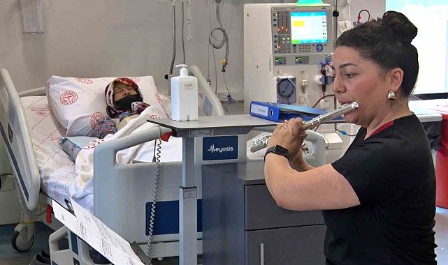 Antalya'da diyaliz merkezinde notalarla tedavi