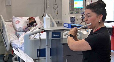 Antalya'da diyaliz merkezinde notalarla tedavi