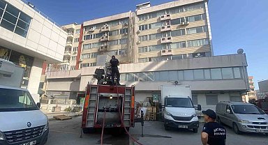 Antalya'da iş merkezinde çıkan yangın korkuttu