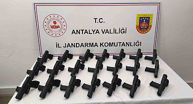 Antalya'da ruhsatsız 21 tabanca ele geçirildi, 1 kişi tutuklandı