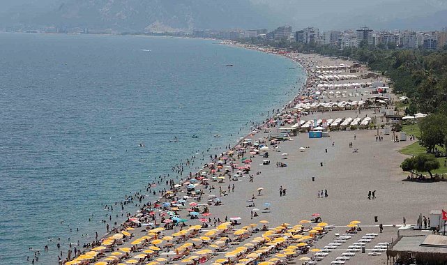Antalya'da termometreler 35 dereceyi gösterdi, LGS'den çıkanlar denize koştu