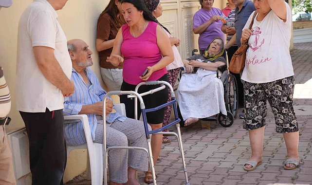 Antalya'da yangın paniği, apartman dumanla kaplandı, yaşlı çift kurtarıldı