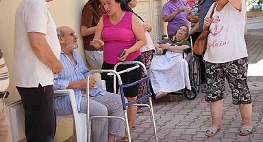 Antalya'da yangın paniği, apartman dumanla kaplandı, yaşlı çift kurtarıldı