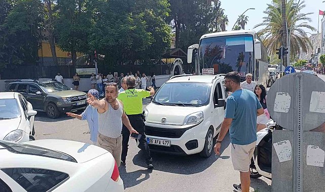 Antalya'da zincirleme kaza: 2.4 promil alkollü sürücünün ehliyetine el konuldu