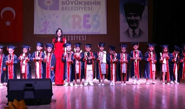 Antalya'da Kumlucalı miniklerden mezuniyet kutlaması