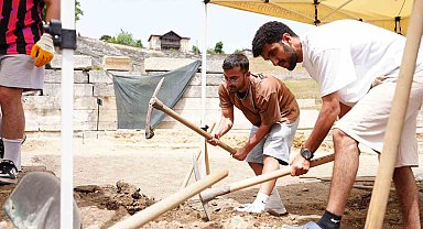 Antik kent kazısına gönüllüler de destek verdi