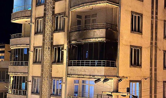 Apartmanda çıkan yangın paniğe neden oldu