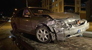 Ara sokaktan çıkan araç seyir halindeki otomobille çarpıştı: 4 yaralı