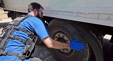 Araçtaki 30 kilogram uyuşturucuyu 'Hektor' buldu