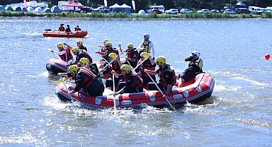 Arama kurtarma ekipleri kıyasıya mücadele etti