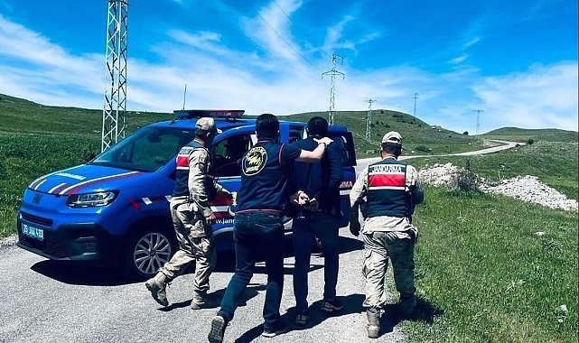Aranan şahıslar Jandarmadan kaçamadı