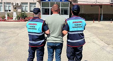 Aranan şahıslar jandarmadan kaçamadı