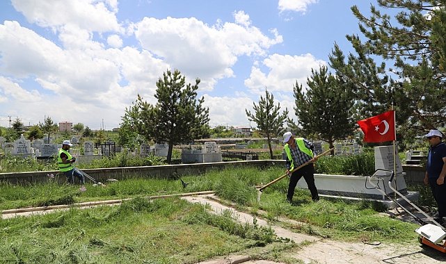 Ardahan'da bayram öncesi cami ve mezarlıklar temizleniyor