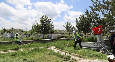 Ardahan'da bayram öncesi cami ve mezarlıklar temizleniyor