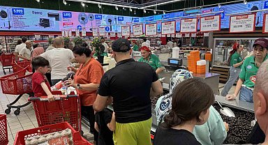 Arefe günü alışveriş izdihamı: Haramidere'deki zincir markette yoğunluk yaşandı