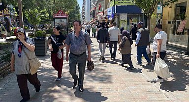 Arefe gününde vatandaşlar çarşıya akın etti