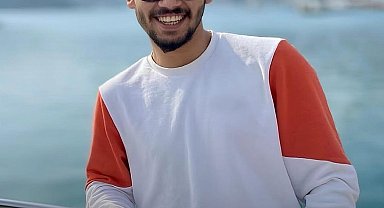 Arkadaşının evinde bıçaklanmış halde ölü bulundu