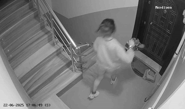 Arnavutköy'de apartmana giren çocuk 30 bin liralık ayakkabı çaldı
