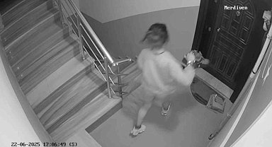 Arnavutköy'de apartmana giren çocuk 30 bin liralık ayakkabı çaldı