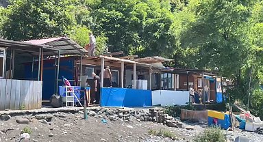 Artvin'in Karadeniz kıyılarındaki kaçak yapılar yıkılıyor