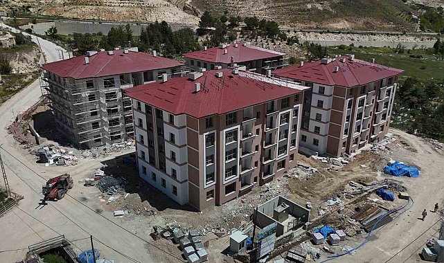 Asrın felaketinden etkilenen Sivas'ın ilçesinde afet konutları hızla yükseliyor