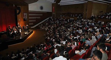 Atatürk Üniversitesi oda orkestrası ilk konseriyle sanatseverleri büyüledi