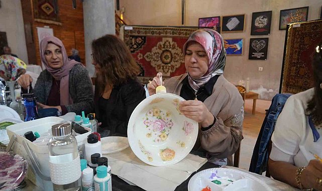 Atık malzemeler sanata dönüşüyor: Niğde'de kadınlar geri dönüşümle ekonomiye katkı sağlıyor