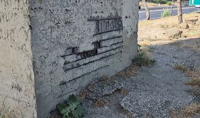 Avcılar'da beton parçaları dökülen köprü vatandaşı tedirgin ediyor