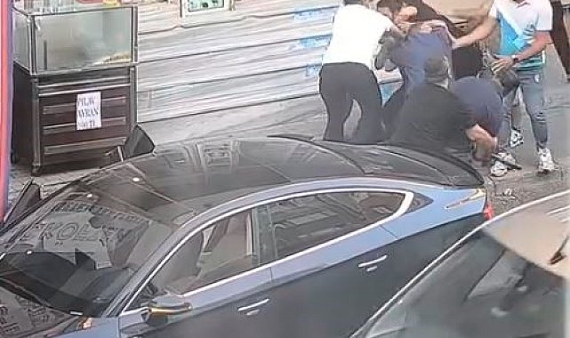 Avcılar'da iki şahıs, yaşlı adamı sopayla dövdü