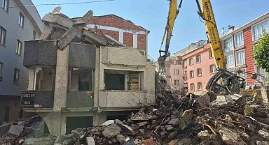 Avcılar'da kentsel dönüşüm kapsamında gerçekleştirilen yıkım kontrolden çıktı