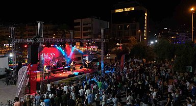 Aydın Büyükşehir Belediyesi Yaz Konserleri Kuşadası'nda devam etti