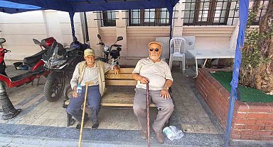 Aydın'da termometreler 39'u gösterdi, vatandaşlar gölgeye sığındı