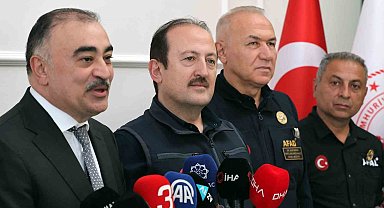 Azerbaycan'ın Ankara Büyükelçisi Mamadov, AFAD personeline işbirliği rozeti takdim etti