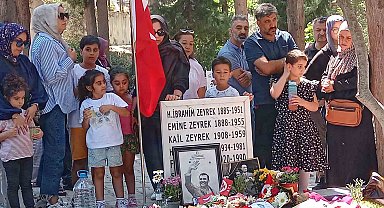 Babalar Günü'nde Ferdi Zeyrek'in mezarı ziyaretçi akınına uğradı