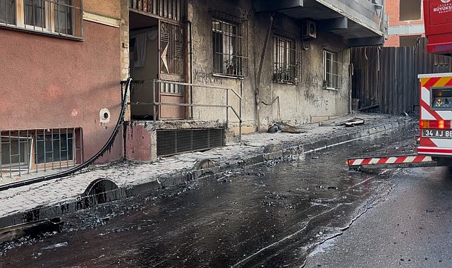 Bağcılar'da inşaat alanındaki yangın binaya ve sokağa sıçradı