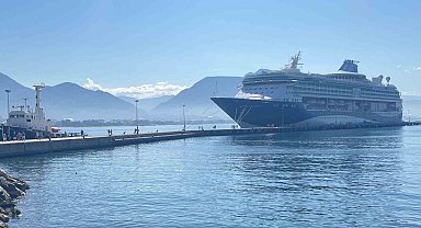 Bahama bandıralı kruvaziyer Alanya'ya demirledi