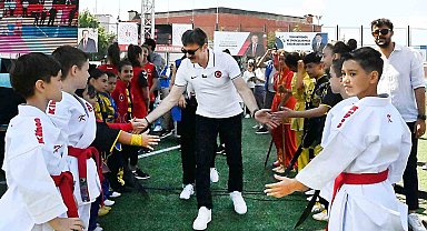 Bahçelievler Stadyumu'nda GSB Spor Okulları açılış töreni gerçekleştirdi