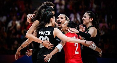 Bakan Bak'tan Güney Kore'yi mağlup eden A Milli Kadın Voleybol Takımı'na tebrik