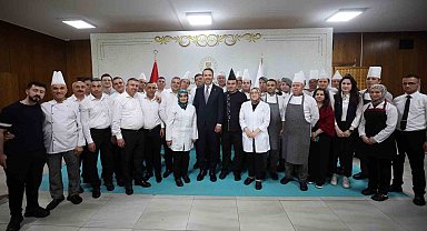 Bakan Bayraktar personel ile bayramlaştı