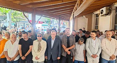 Bakan Bolat, eşinin teyzesinin cenaze namazına katıldı