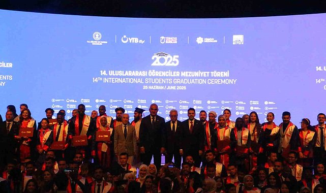 Bakan Ersoy: "'Ben Türkiye Mezunuyum' dediğinizde, sıcak bir tebessüm göreceksiniz"