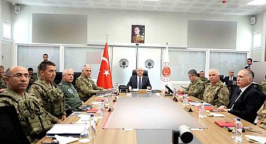 Bakan Güler İran sınır hattında incelemelerde bulundu