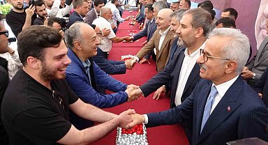 Bakan Uraloğlu, memleketi Trabzon'da bayramlaşma programına katıldı