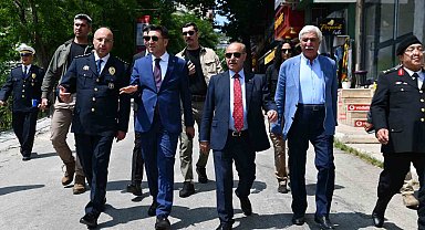 Bakan Yardımcısı Aktaş ve Vali Aygöl, vatandaşlarla bayramlaştı