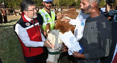 Bakan Yumaklı, Kurban Bayramı'nda 830 bin büyükbaş ve 2,5 milyon küçükbaş hayvan kesildiğini açıkladı