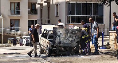 Bakkala gitmek için indi, aracı alevlere teslim oldu