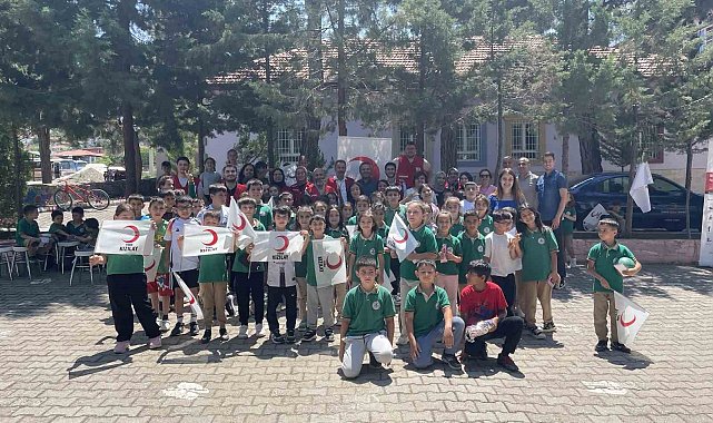 Baklan'da 'Kalpten Kalbe Kızılay' etkinliği hem eğitti hem de eğlendirdi
